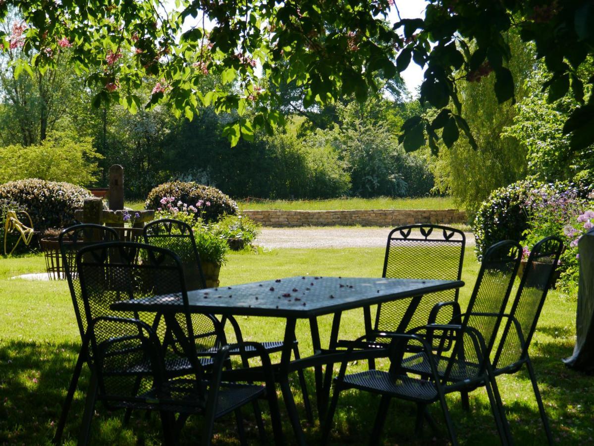 La Maison Au Vert Melincourt Eksteriør bilde
